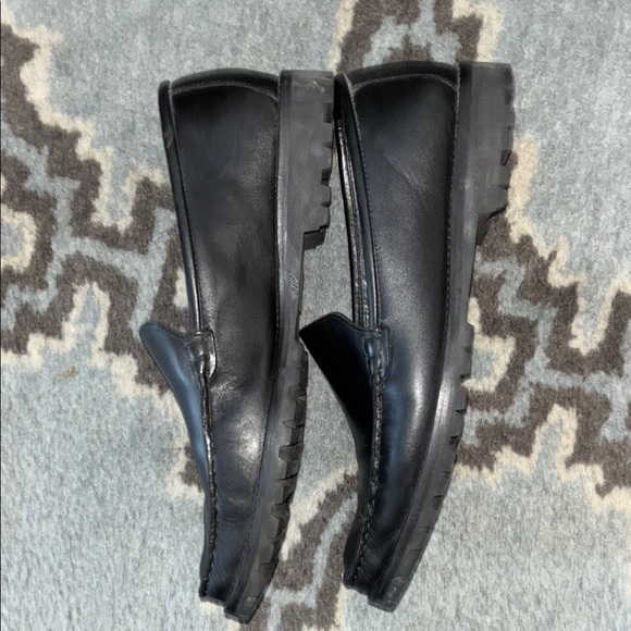 Black Cole Haan Slip-On Loafers with Smooth Leather and Classic Design - Picture 5 of 7